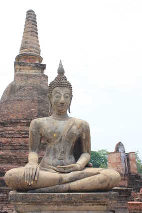 Photograph of one of the many sitting budha